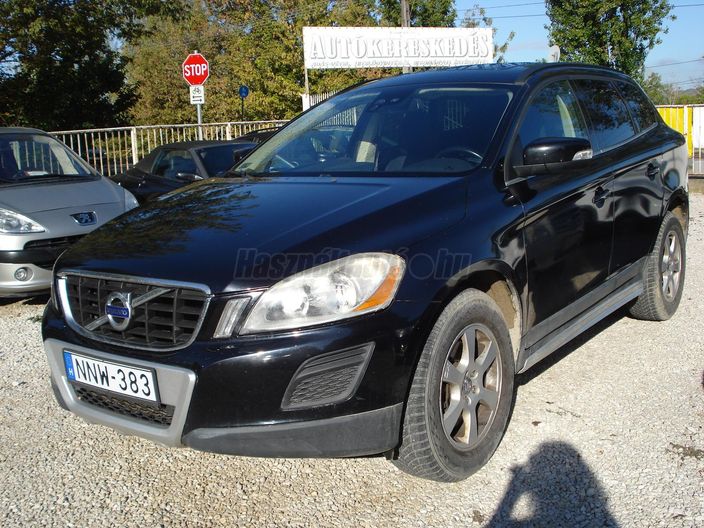 VOLVO XC60 2.4 D [D5] Momentum Geartronic