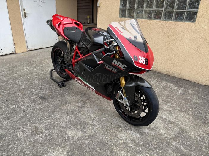 DUCATI 848