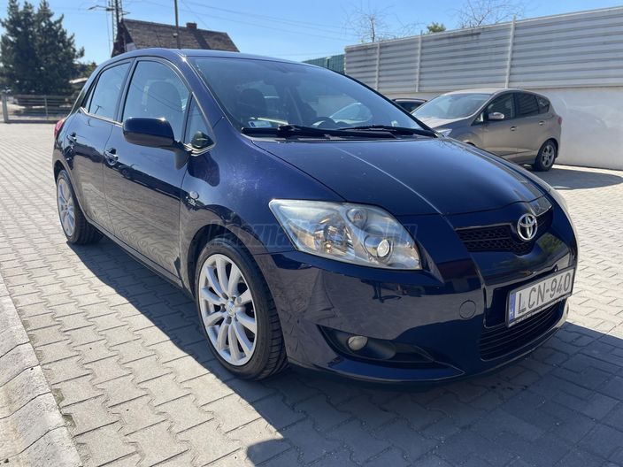TOYOTA AURIS 2.2 D-4D Premium Active