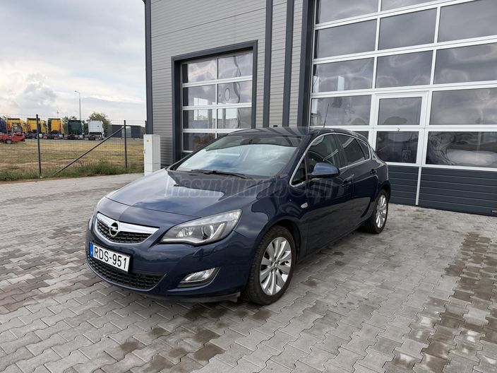 OPEL ASTRA J 1.4 T Cosmo