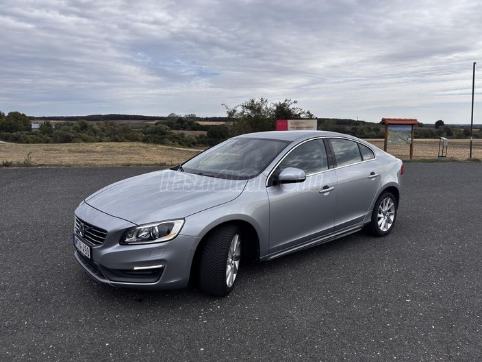 VOLVO S60 2.0 D [D4] Momentum Geartronic