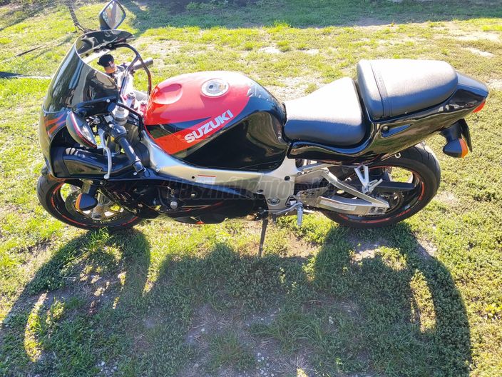 SUZUKI GSX-R 750