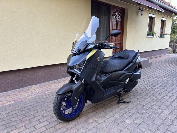 YAMAHA X-MAX 300