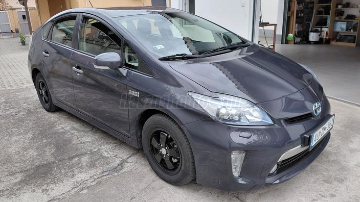 TOYOTA PRIUS PLUG-IN