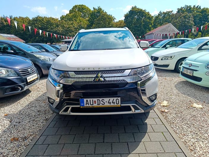 MITSUBISHI OUTLANDER 2.0 MIVEC Inform