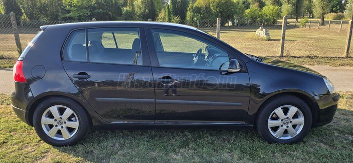 VOLKSWAGEN GOLF V 1.6 Trendline