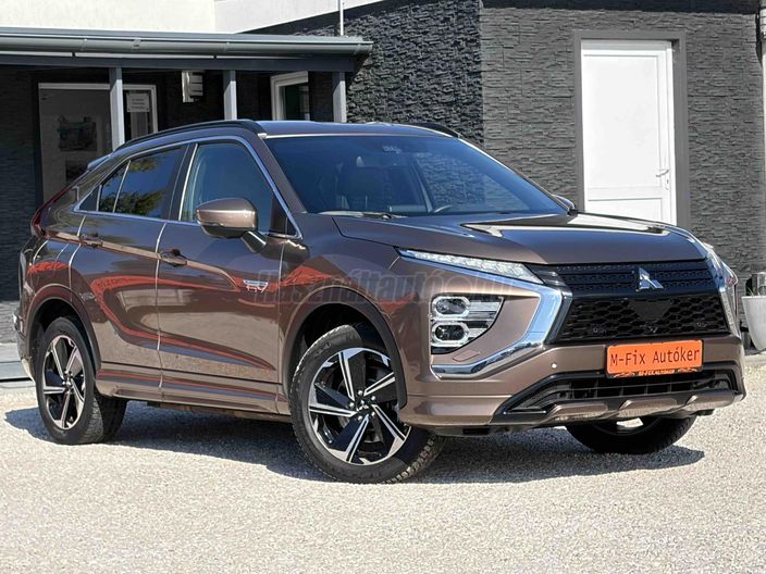 MITSUBISHI ECLIPSE CROSS 2.4 PHEV Intense Navi 4WD CVT