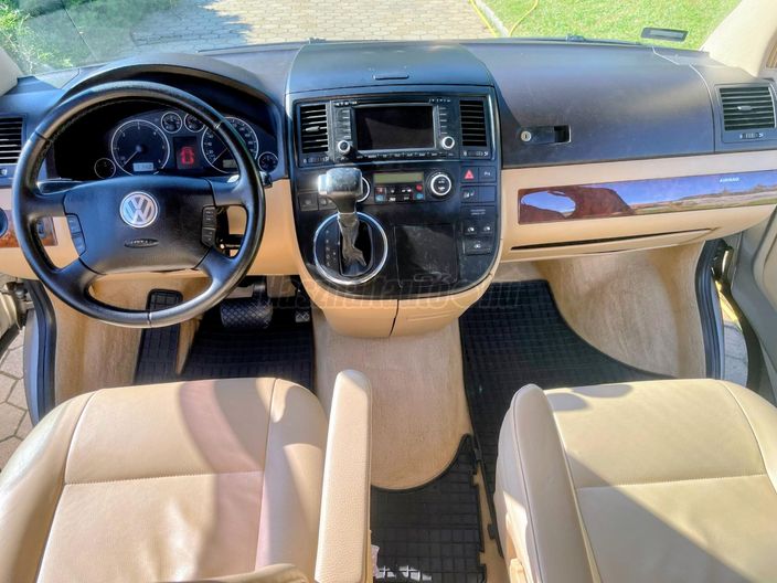 VOLKSWAGEN MULTIVAN