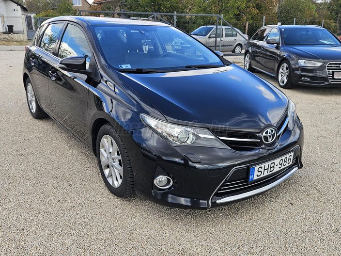 TOYOTA AURIS 2.0 D-4D Lounge