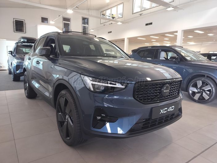 VOLVO XC40 2.0 [B3] MHEV Ultra Dark Black Edition DCT