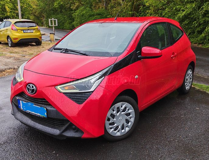 TOYOTA AYGO 1.0 x-play