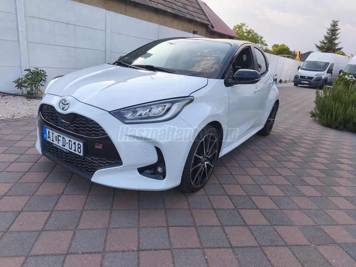 TOYOTA YARIS 1.5 Hybrid GR Sport Smart e-CVT