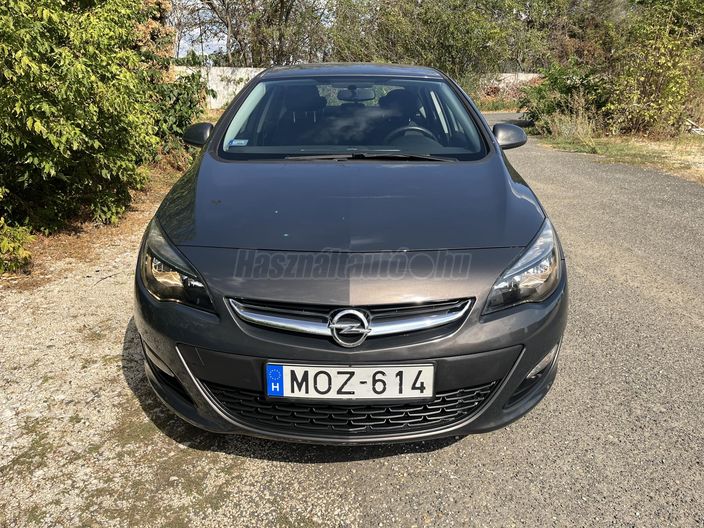 OPEL ASTRA J Sedan 1.6 Business