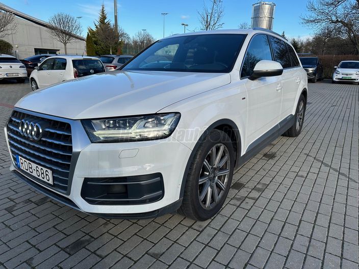 AUDI Q7 50 TDI quattro Tiptronic ic [7 személy]