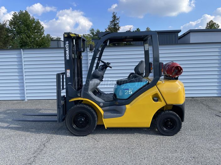 KOMATSU FG25