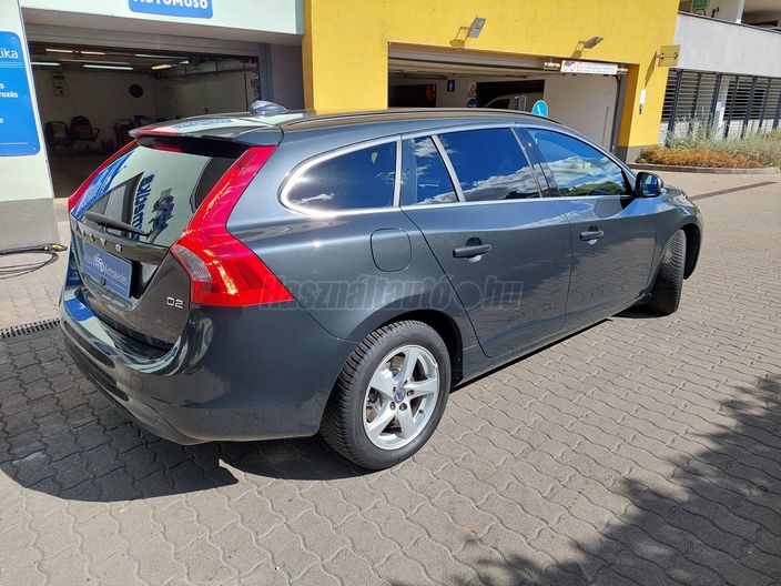 VOLVO V60 2.0 D [D2] Momentum