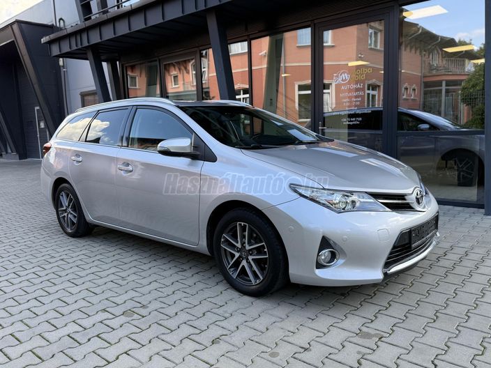 TOYOTA AURIS Touring Sports 1.6 Lounge