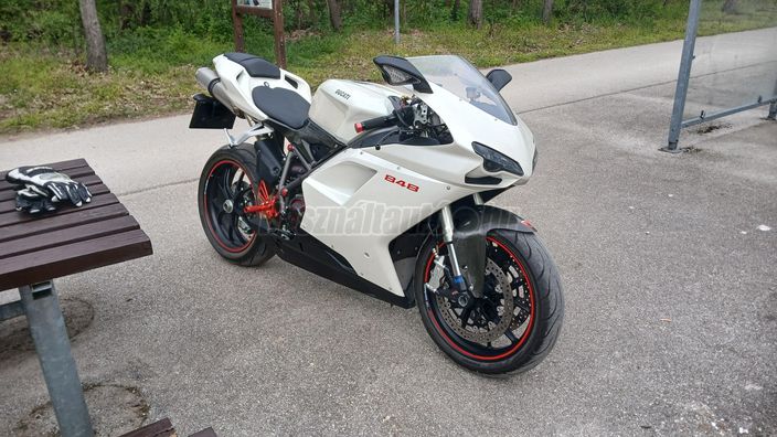 DUCATI 848