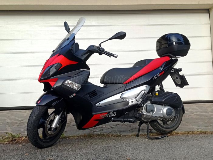 APRILIA SR MAX 300