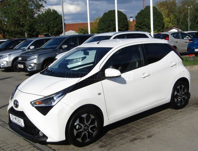 TOYOTA AYGO 1.0 x-play + style + cool&safe + connectivity