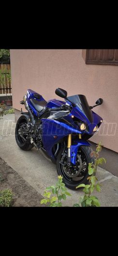 YAMAHA YZF R1