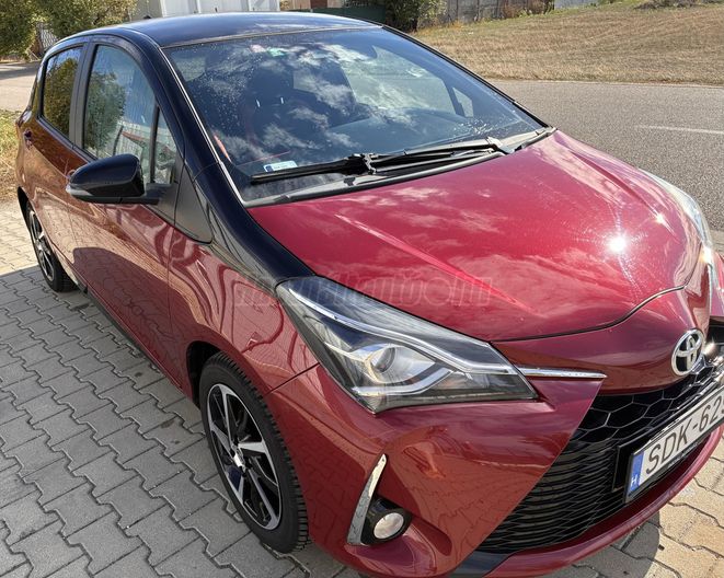 TOYOTA YARIS 1.5 Dual VVT-iE Selection Smart Red
