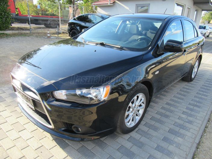 MITSUBISHI LANCER Sportback 1.6 Invite Special