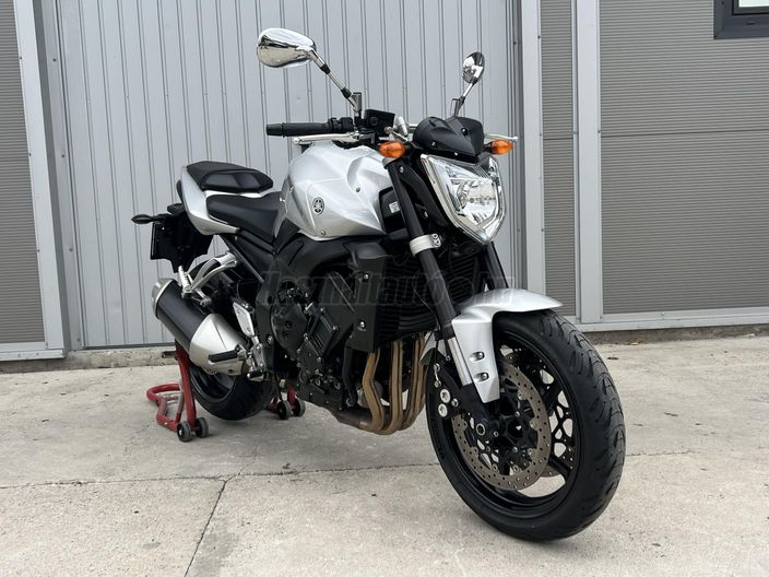 YAMAHA FZ1