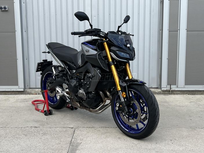 YAMAHA MT-09