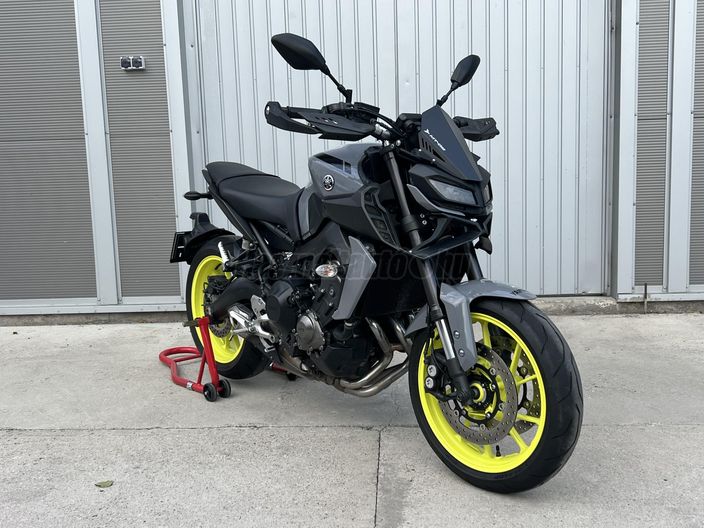 YAMAHA MT-09