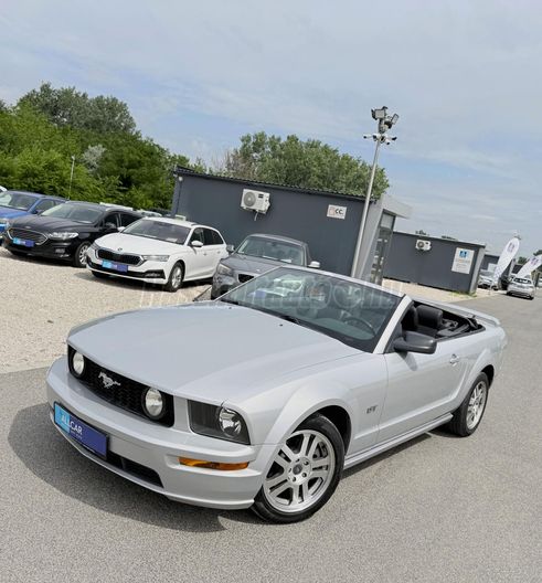 FORD MUSTANG