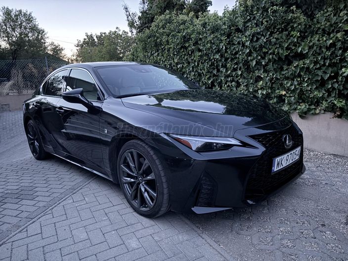 LEXUS IS