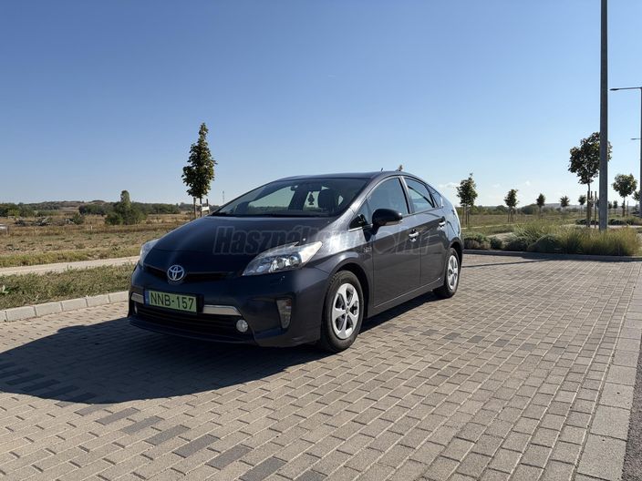 TOYOTA PRIUS PLUG-IN