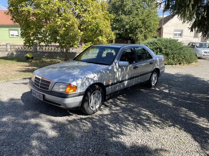 MERCEDES-BENZ C 180 Classic