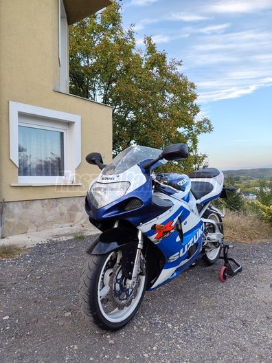 SUZUKI GSX-R 750