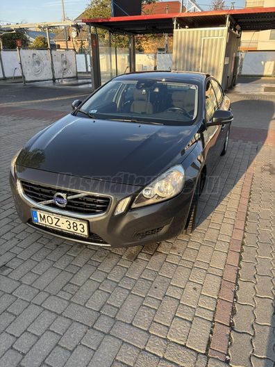 VOLVO S60 2.0 D [D3] Kinetic Geartronic