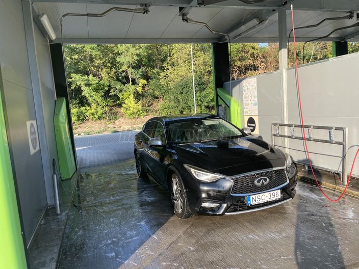 INFINITI Q30 1.6t City Black Edition