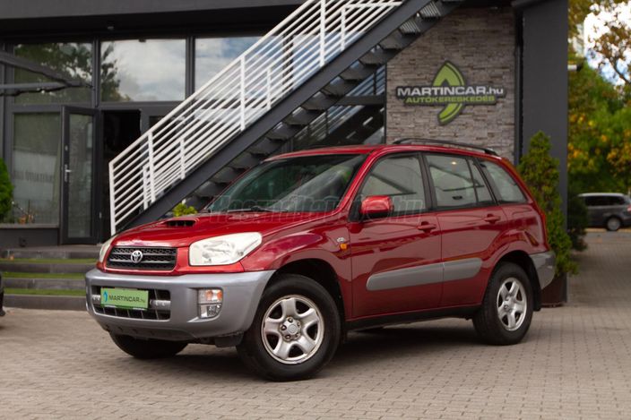 www.martincar.hu további 83db EXTRA  HD fénykép a RAV4 minden részletéről !!