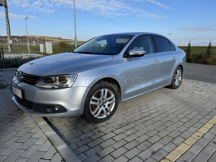 VOLKSWAGEN JETTA VI 1.4 TSI Highline