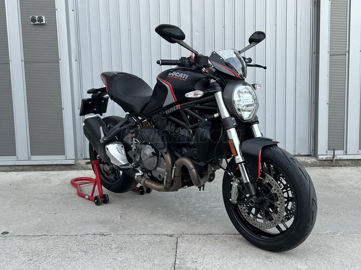 DUCATI MONSTER 821