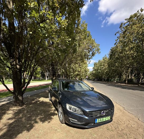VOLVO V60 2.4 D [D6] PHEV AWD Summum Geartronic