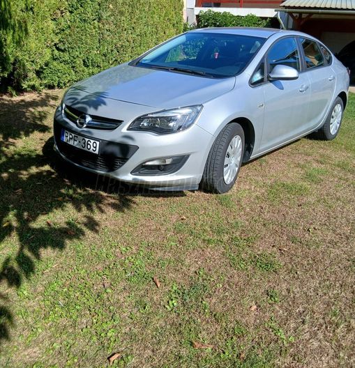 OPEL ASTRA J Sedan 1.4 T Enjoy