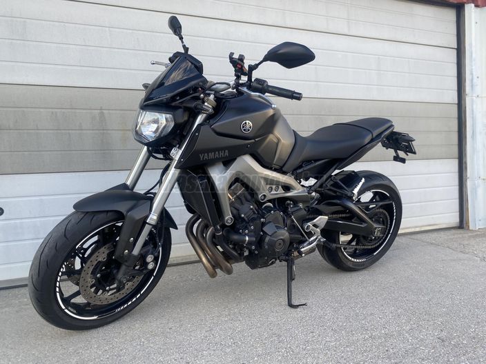 YAMAHA MT-09