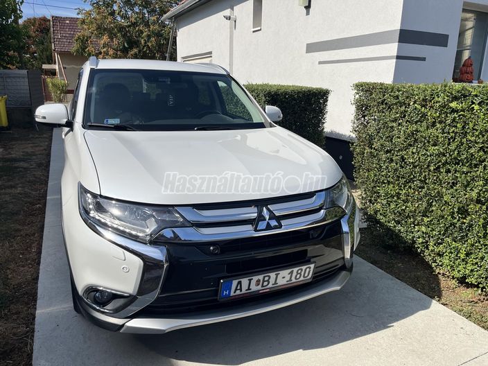MITSUBISHI OUTLANDER 2.2 DI-D Instyle Navi 4WD (Automata)