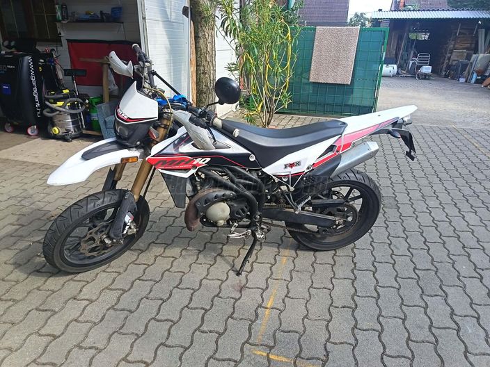 MOTORHISPANIA MH 10