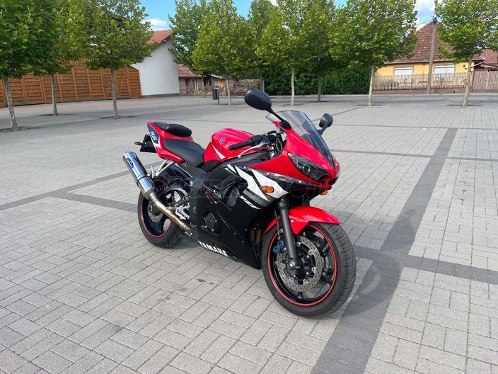 YAMAHA YZF R6