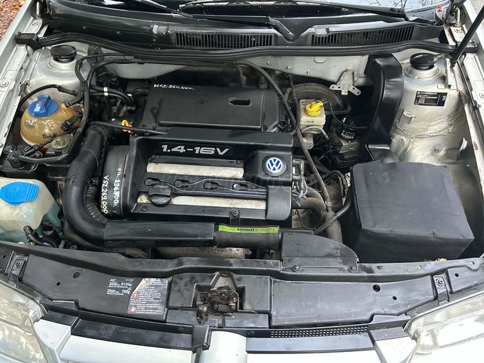 VOLKSWAGEN BORA 1.4 Comfortline