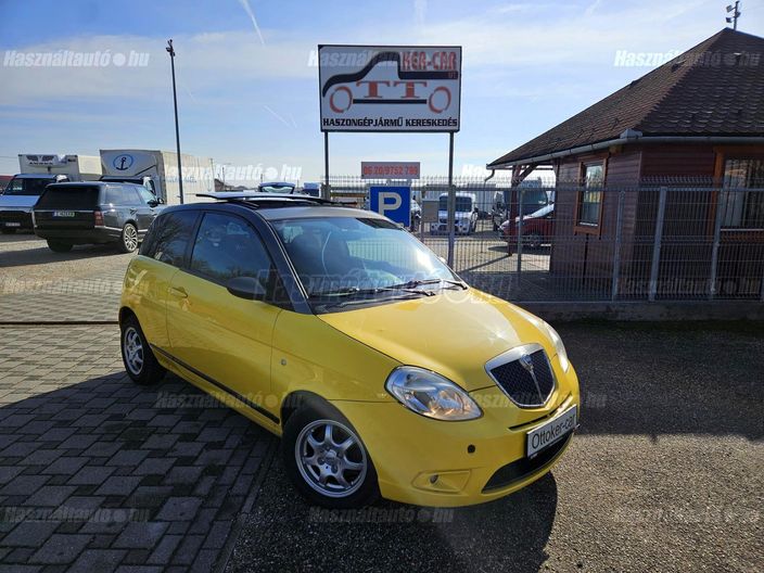 LANCIA YPSILON 1.4 16V Sport Momo Design
