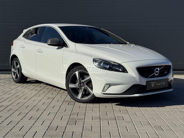 VOLVO V40 2.0 D [D3] Summum R-Design