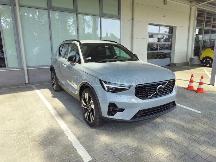 VOLVO XC40 2.0 [B3] MHEV Plus Dark DCT